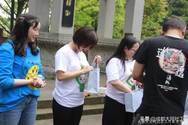 夢享書院 黨群同行 | 902米的(de)高(gāo)山!你們說“征服”就“征服”了