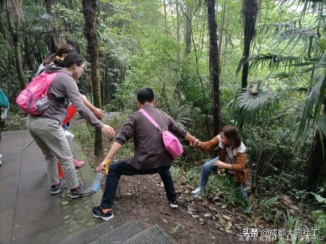 夢享書院 黨群同行 | 902米的(de)高(gāo)山!你們說“征服”就“征服”了