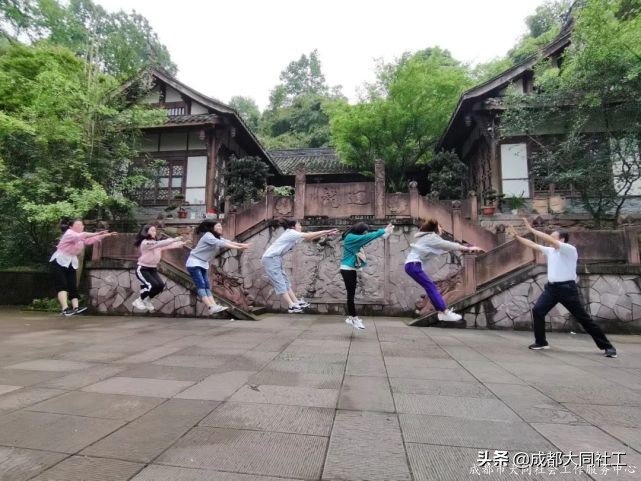 夢享書院 黨群同行 | 902米的(de)高(gāo)山!你們說“征服”就“征服”了