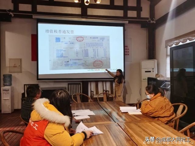 「蘇坡月報」将煩惱扔進舊(jiù)背包,再出發