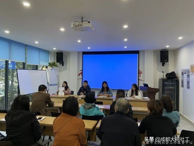 「座談會」社區治理(lǐ)與服務創新試驗區暨“百千萬”工程座談會