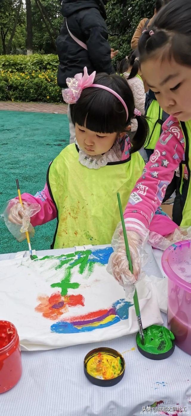 “畫出大自(zì)然的(de)美”——親子(zǐ)繪畫活動